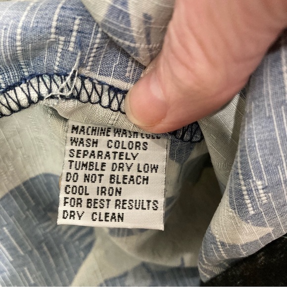 Tommy Bahama Hawaiian shirt Medium - Picture 7 of 7